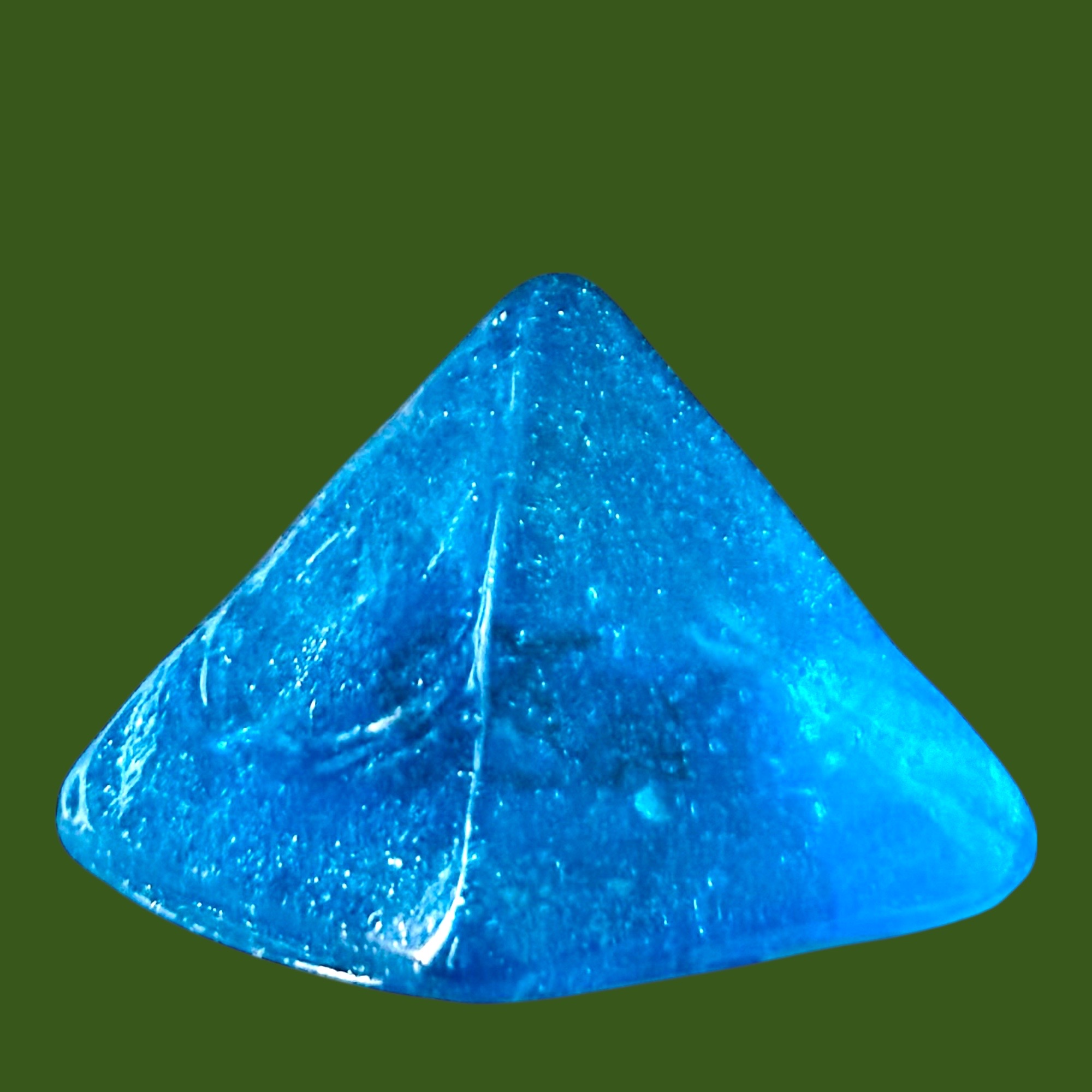 Pyramide en pâte de verre turquoise (4x4cm)