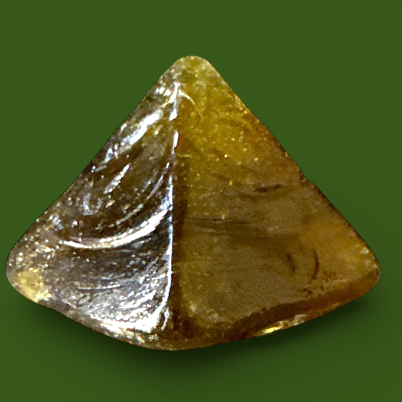 Pyramide en pâte de verre ambre (4x4cm)