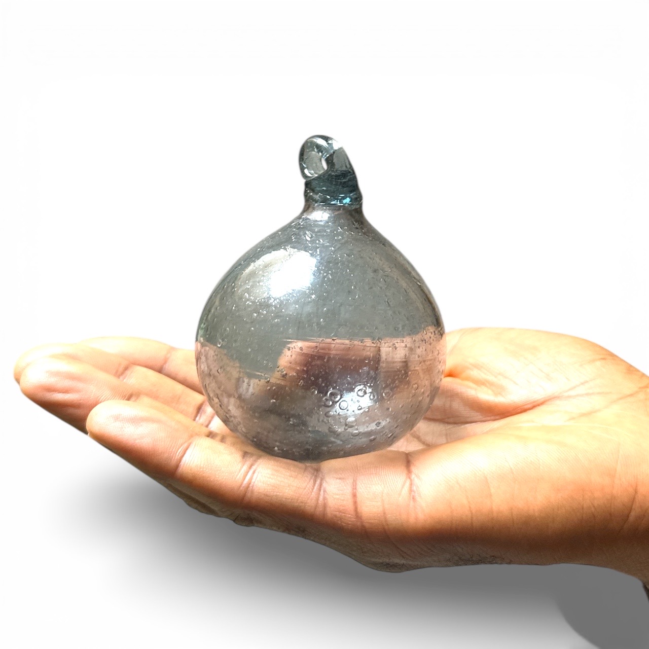 Boule de verre grise. Aurora Egypte. Small. VerBou24. Lifestyle. Pâte de Verre Décorative