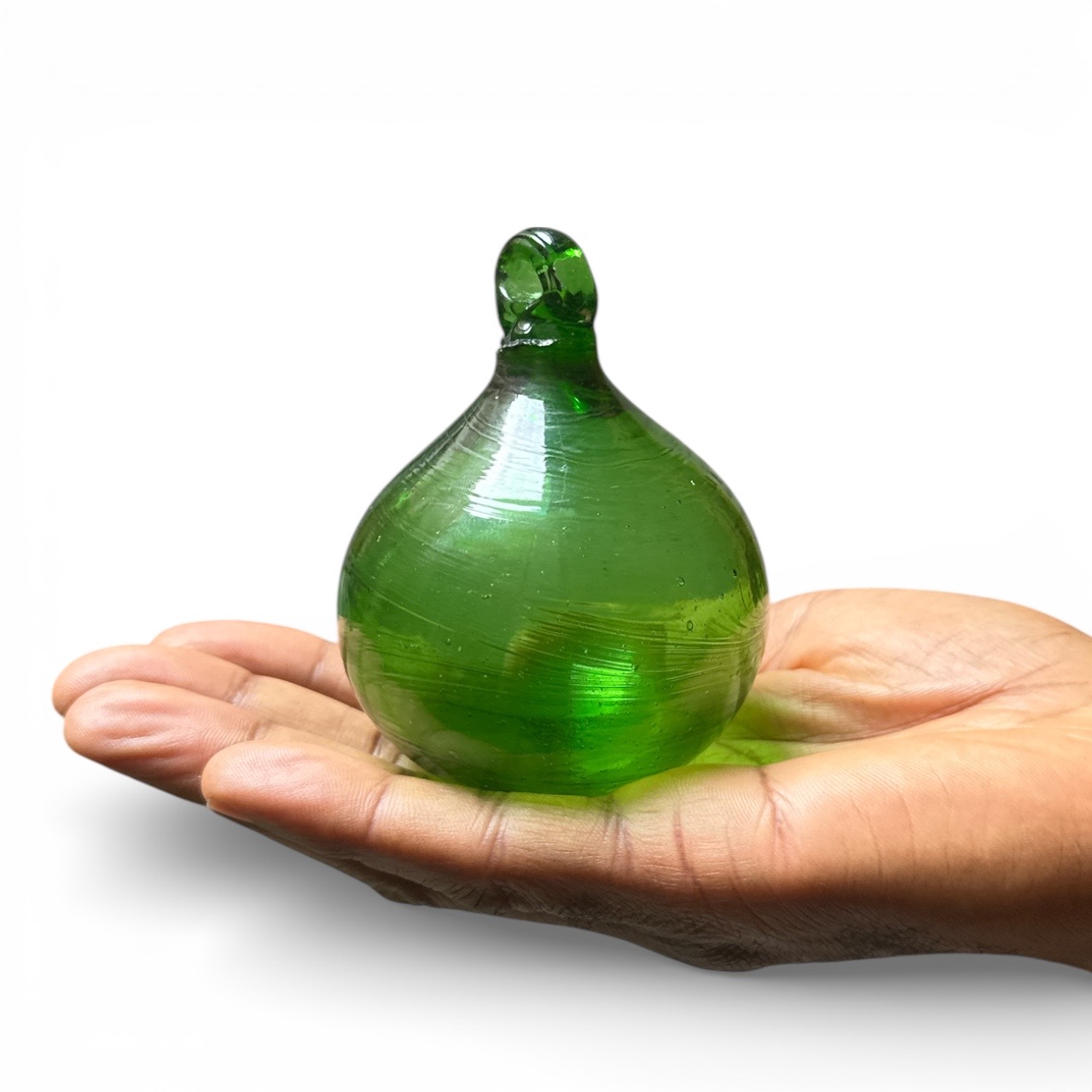 Boule de verre verte. Aurora Egypte. Small. VerBou20. Lifestyle. Pâte de Verre Décorative