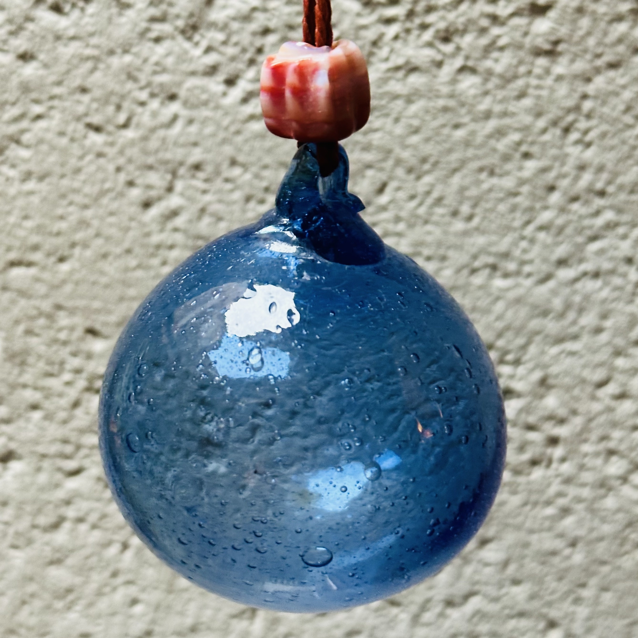 Guirlande Verre Soufflé bleu orage Bulle Ornement. VerGuiB9. Lifestyle. Pâte de Verre Décorative