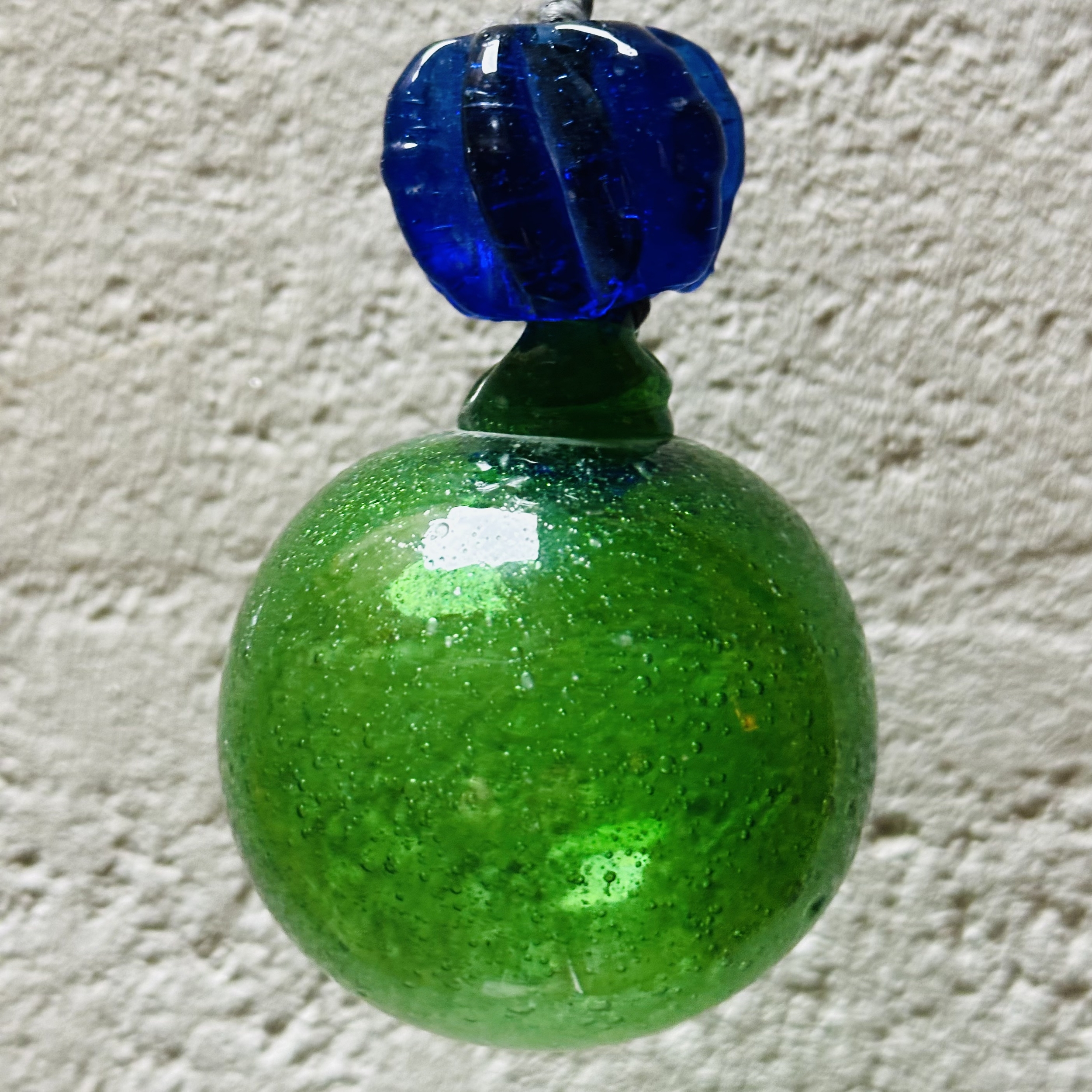 Guirlande Verre Soufflé verte. Bulle Ornement. VerGuiB12. Lifestyle. Pâte de Verre Décorative