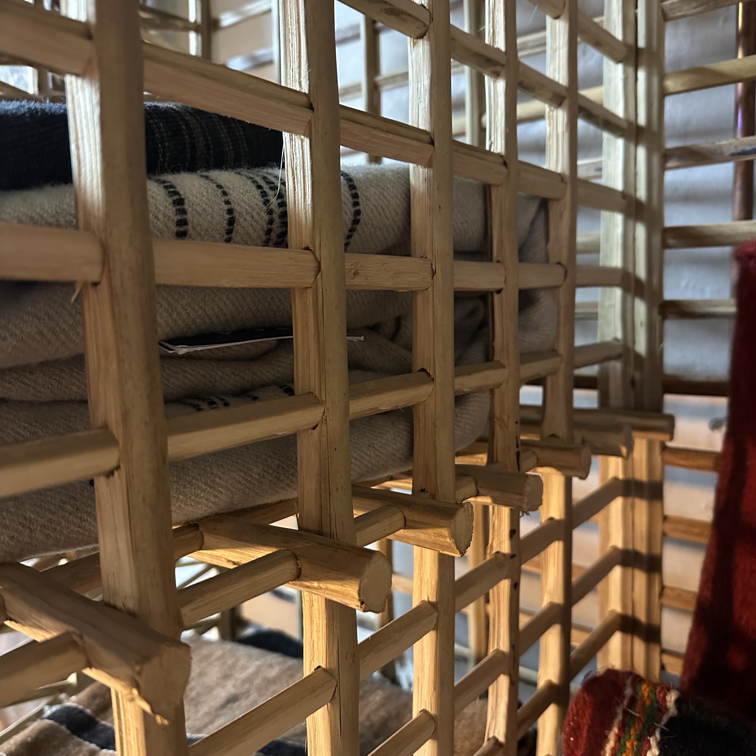 Meuble Artisanal en Bois de Palmier Dattier-Etagere Hadiran-Egypte. MobPHA. La Route des Rois. Lifestyle. Mobilier artisanal