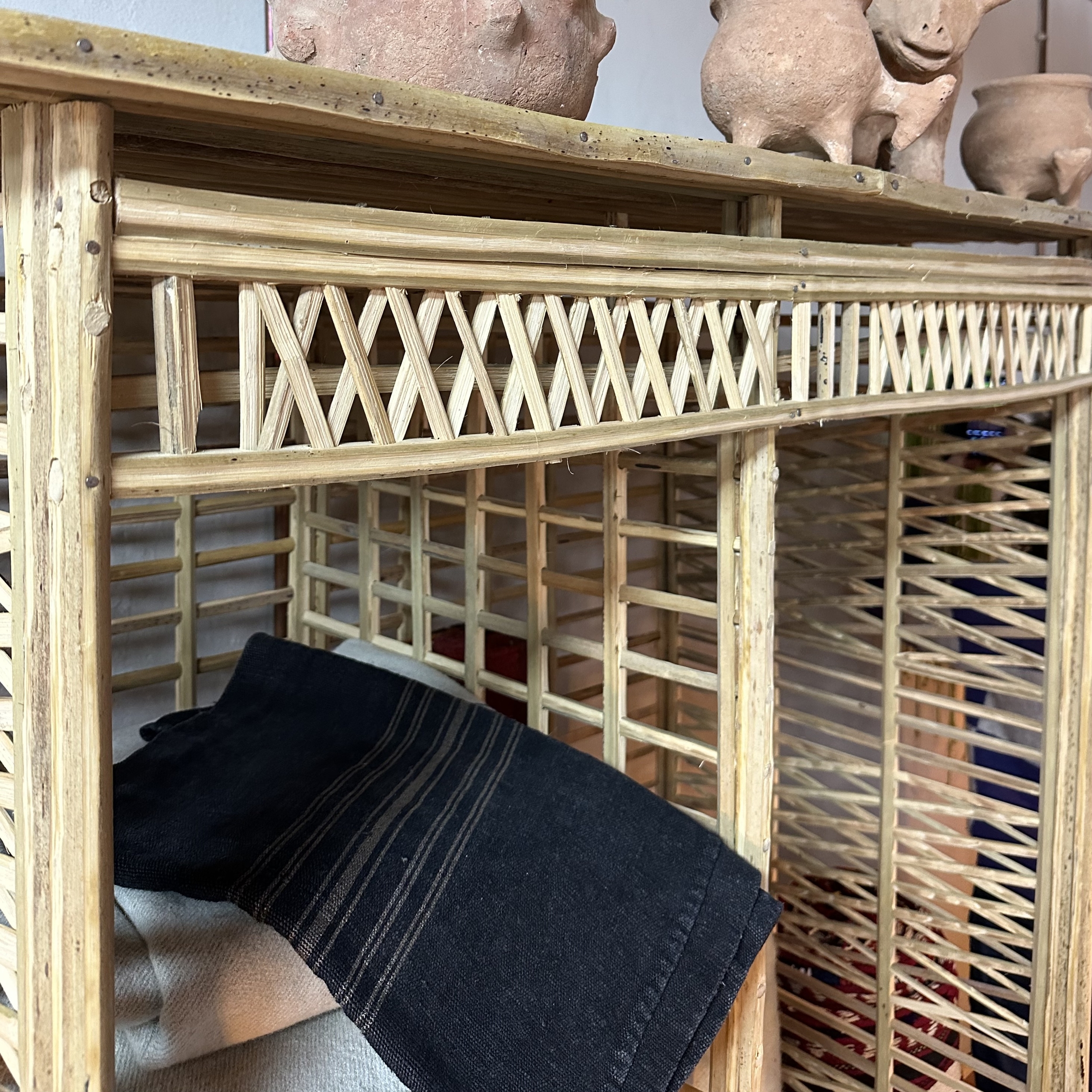 Meuble Artisanal en Bois de Palmier Dattier-Etagere Hadiran-Egypte. MobPHA. La Route des Rois. Lifestyle. Mobilier artisanal