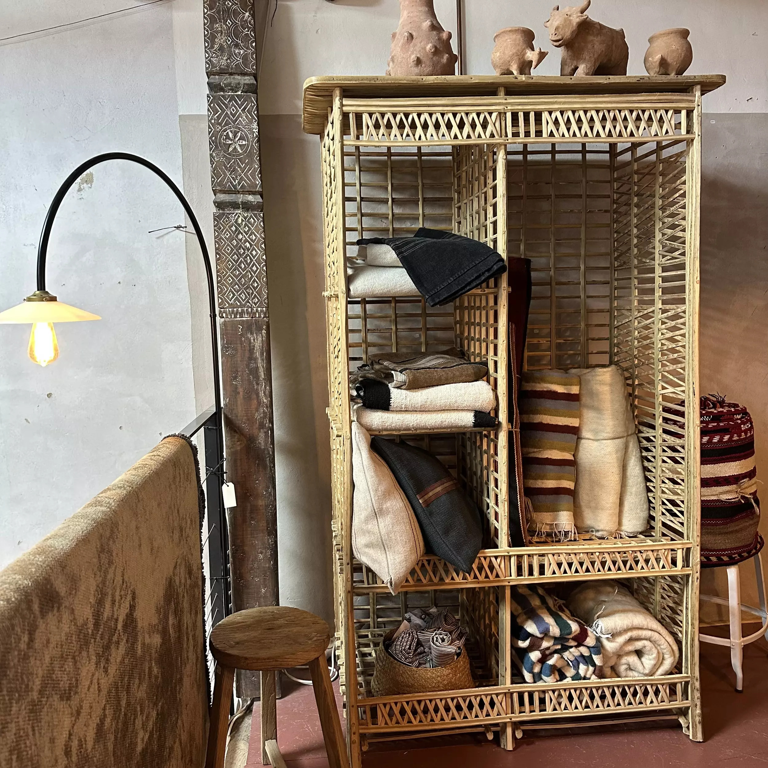 Mobilier en bois de palmier dattier : comment l’entretenir et le préserver durablement ?
