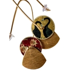Les boucles doreilles Djohar Carmin et Antique Gold. La Route des Rois