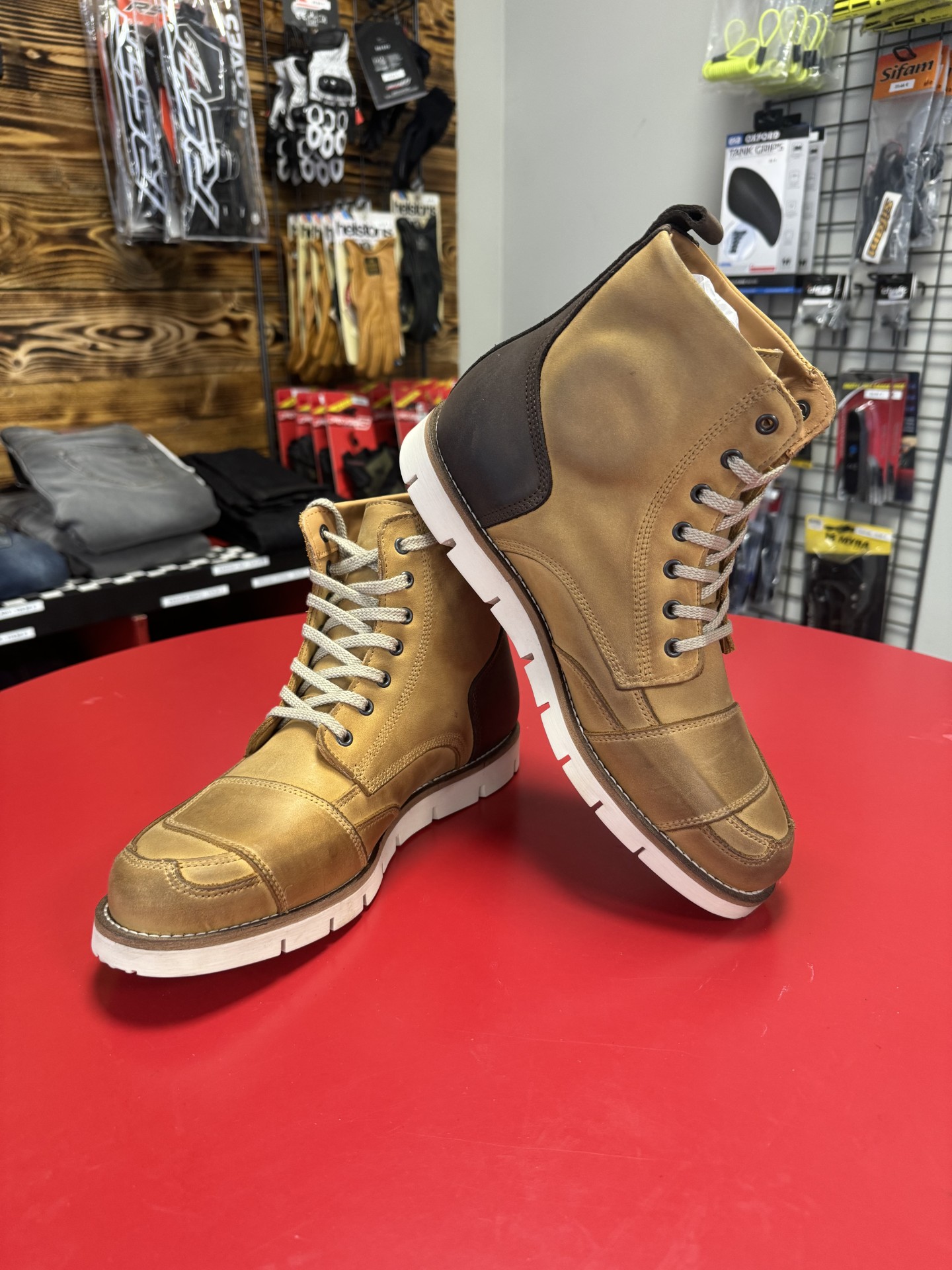 riders34chaussuresshoeshelstonsfreedomfemmelibertyhommepeachcuirbovinprotectionselecteurmalleolemarronbeigeblancmotomotardpromo1
