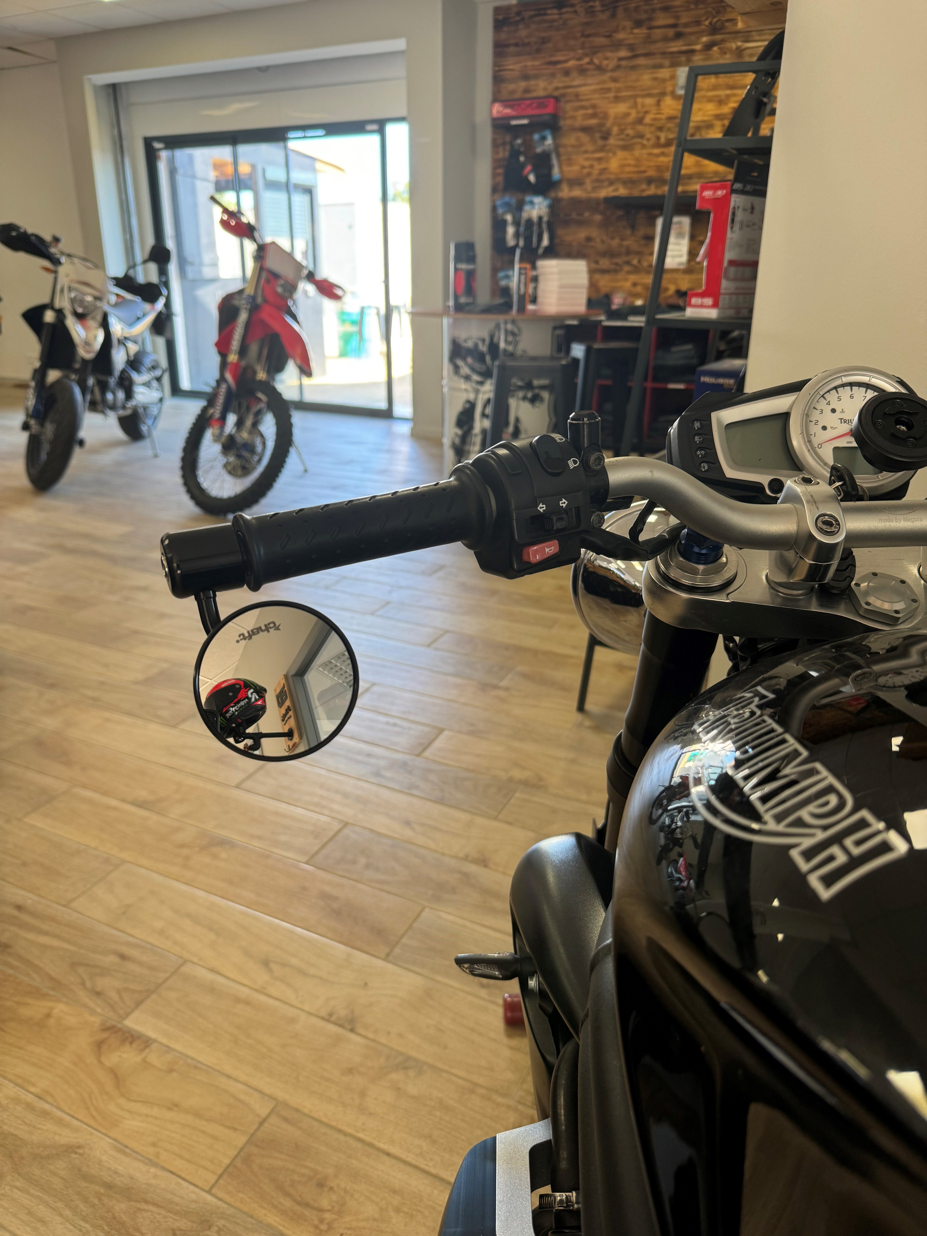 retroviseuremboutdeguidonenboutdeguidonchaftrebelcaferacerneoretroriders34shopmagasinequipementmotomotardbarheraultoccitaniemontpelliernoirblacktriumphspeedtriple1050promo2