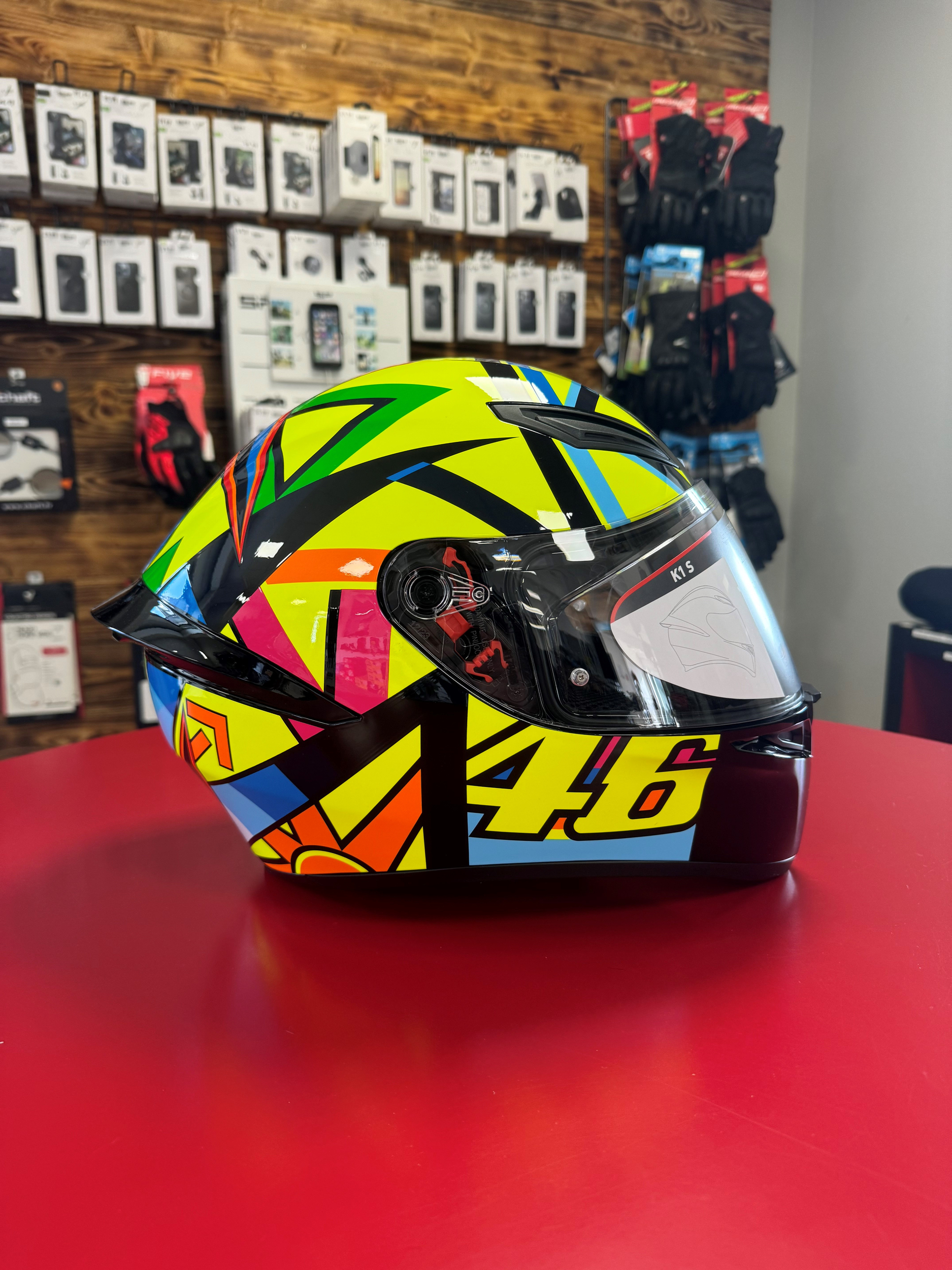 riders34equipementmotomotardheraultoccitaniemontpellierbarconviviliterencontresolidaritemotogppromo-casquehelmetagvk1ssolelunavalentinorossivr46worldchampion2