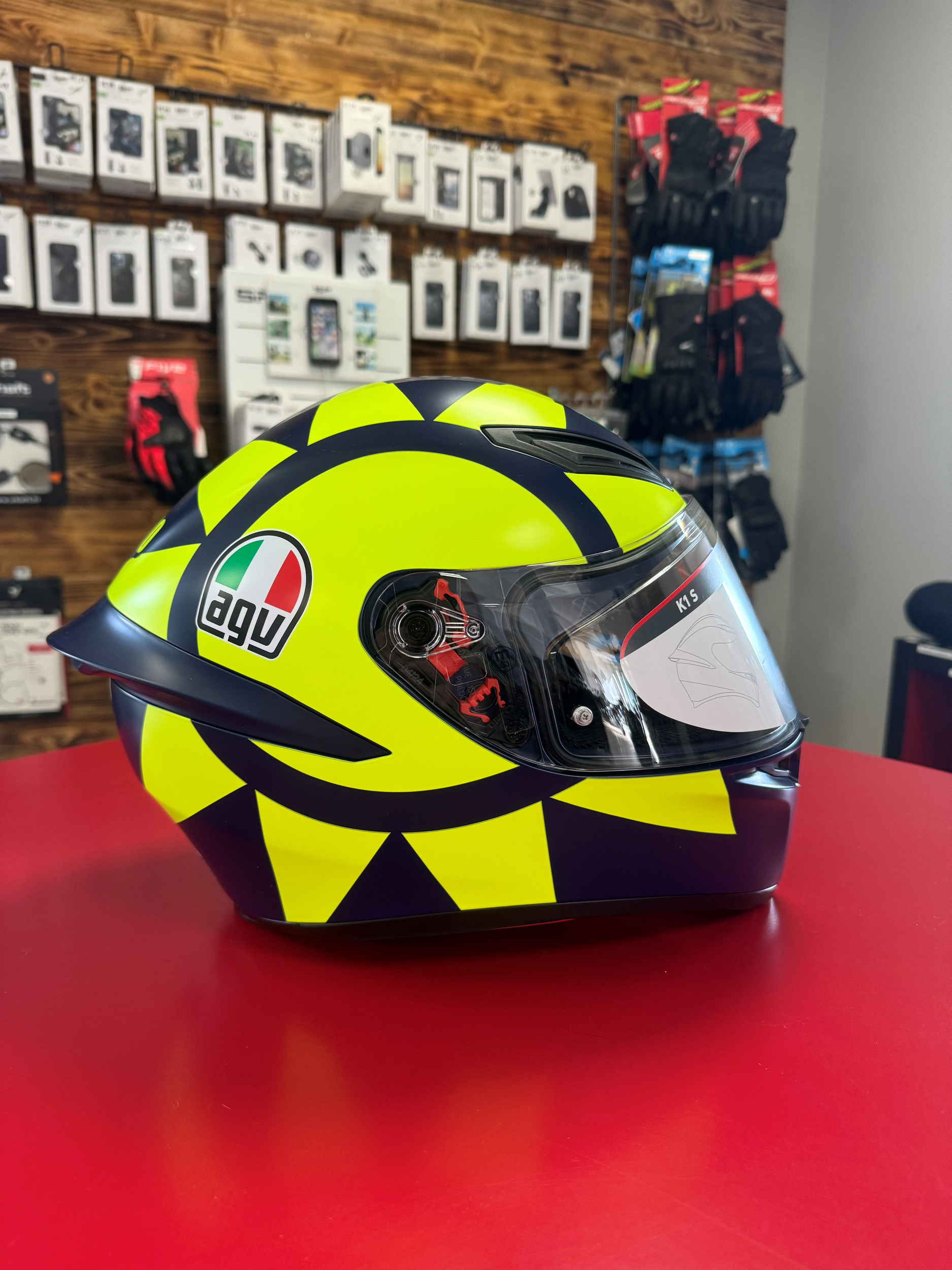 riders34equipementmotomotardheraultoccitaniemontpellierbarconviviliterencontresolidaritemotogppromo-casquehelmetagvk1ssoleluna2018valentinorossivr46worldchampion2