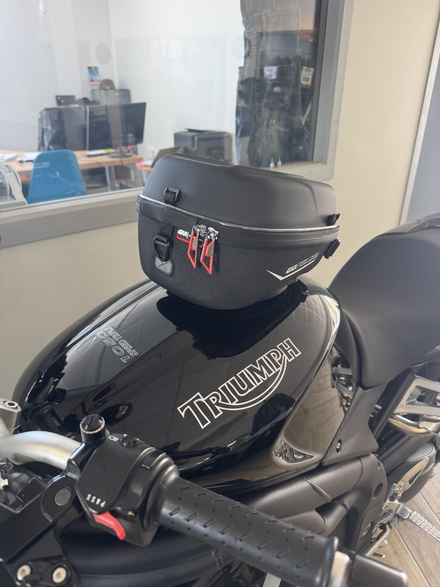 riders34equipementmotomotardbarbillardflechettediffusionmotogpshopmontpellierheraultoccitaniepromo-givisacochedereservoirtanklock5litrest605+8