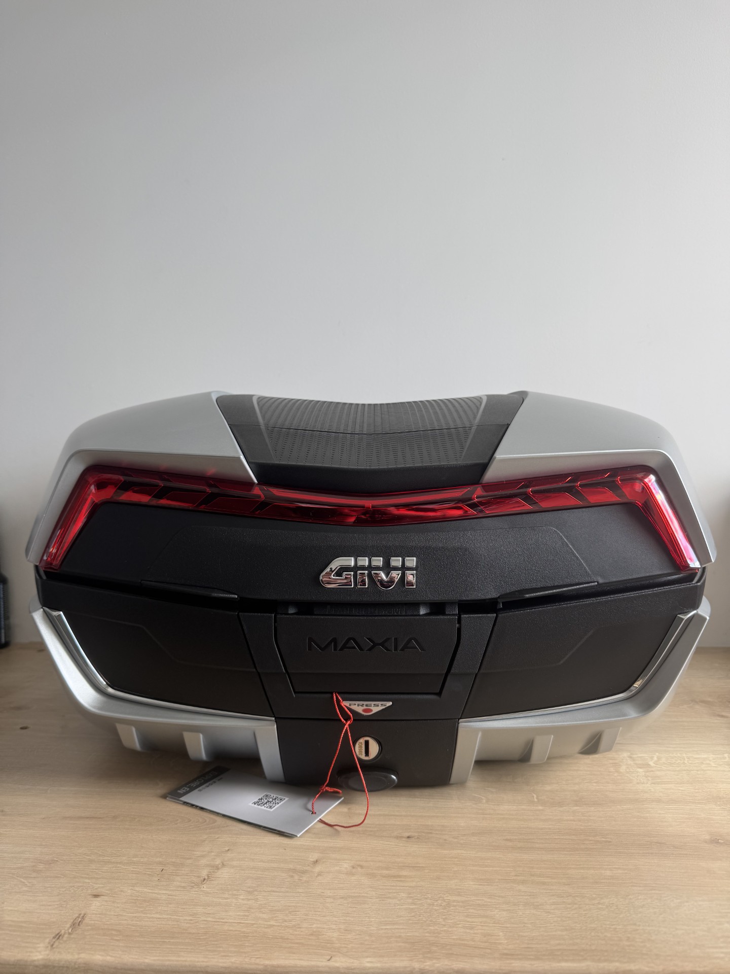 riders34equipementmotomotardbarbillardflechettemontpellierheraultpistepistarddiffusionmotogpsoireepromo-givibagagerietopcasemonokeyv58nmaxia5titanium58lcatadioptre