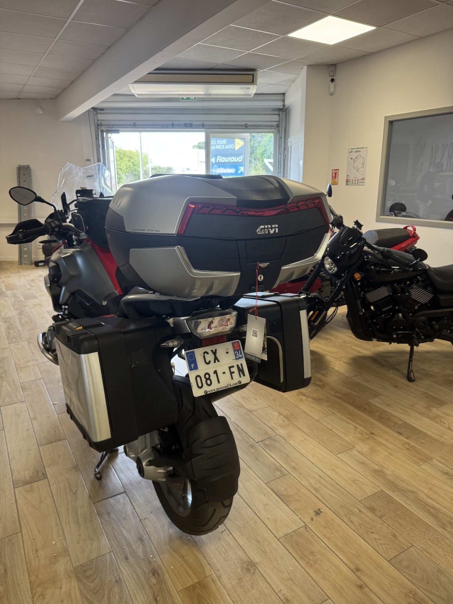 riders34equipementmotomotardbarbillardflechettemontpellierheraultpistepistarddiffusionmotogpsoireepromo-givibagagerietopcasemonokeyv58nmaxia5titanium58lcatadioptre7