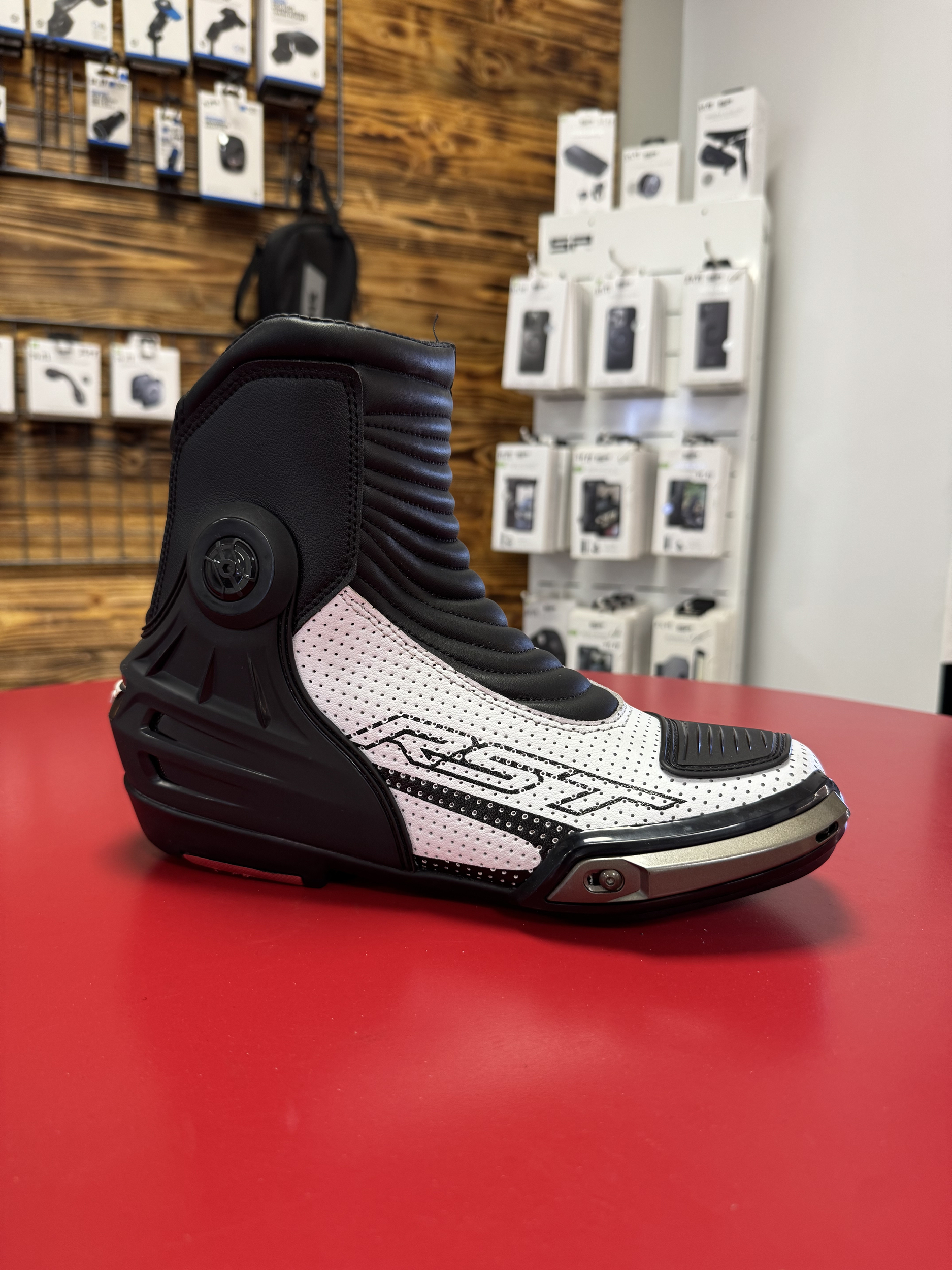 riders34shopmagasinequipementmotomotardateliermecaniquenewsitewebbarmontpellierheraultoccitaniepromo-bottesracingbootsshortrsttractechevo3noirblackblancwhite