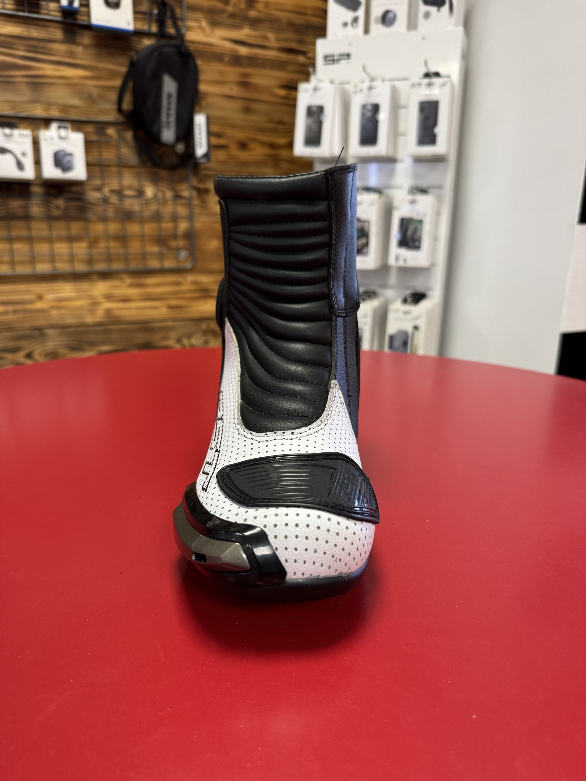 riders34shopmagasinequipementmotomotardateliermecaniquenewsitewebbarmontpellierheraultoccitaniepromo-bottesracingbootsshortrsttractechevo3noirblackblancwhite1