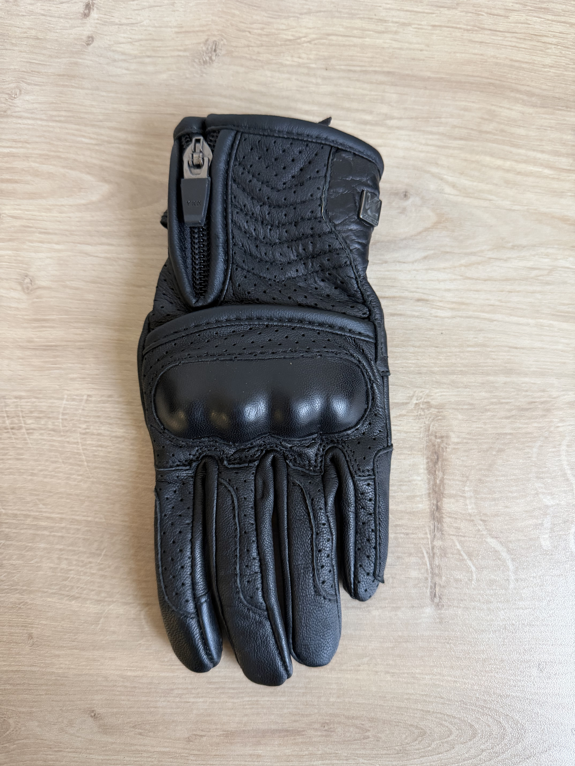 riders34shopmagasinequipementmotomotardeateliermecaniquecustomvintageentretienrevisionmotomontpellierheraultgantpromo-vquattrogantetesummercuirfemmeellaharleyprotectionmicroperfore