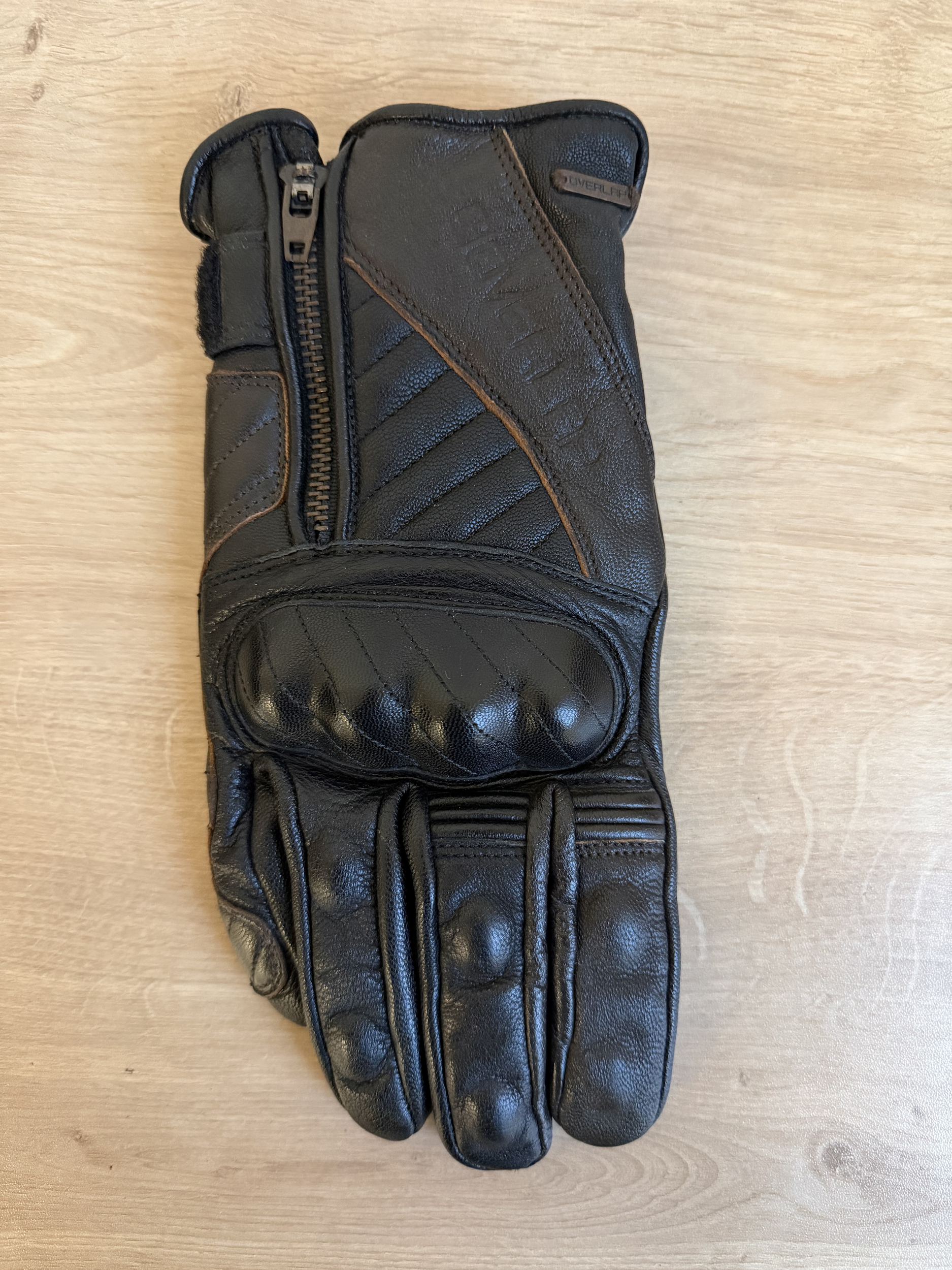 riders34shopmagasinmontpellierheraultoccitanieequipementmotomotardprixsoldepromoentretienrevisionreparationateliermecaniquemoto-gantcuiroverlapalcarrascustomvintageracing3