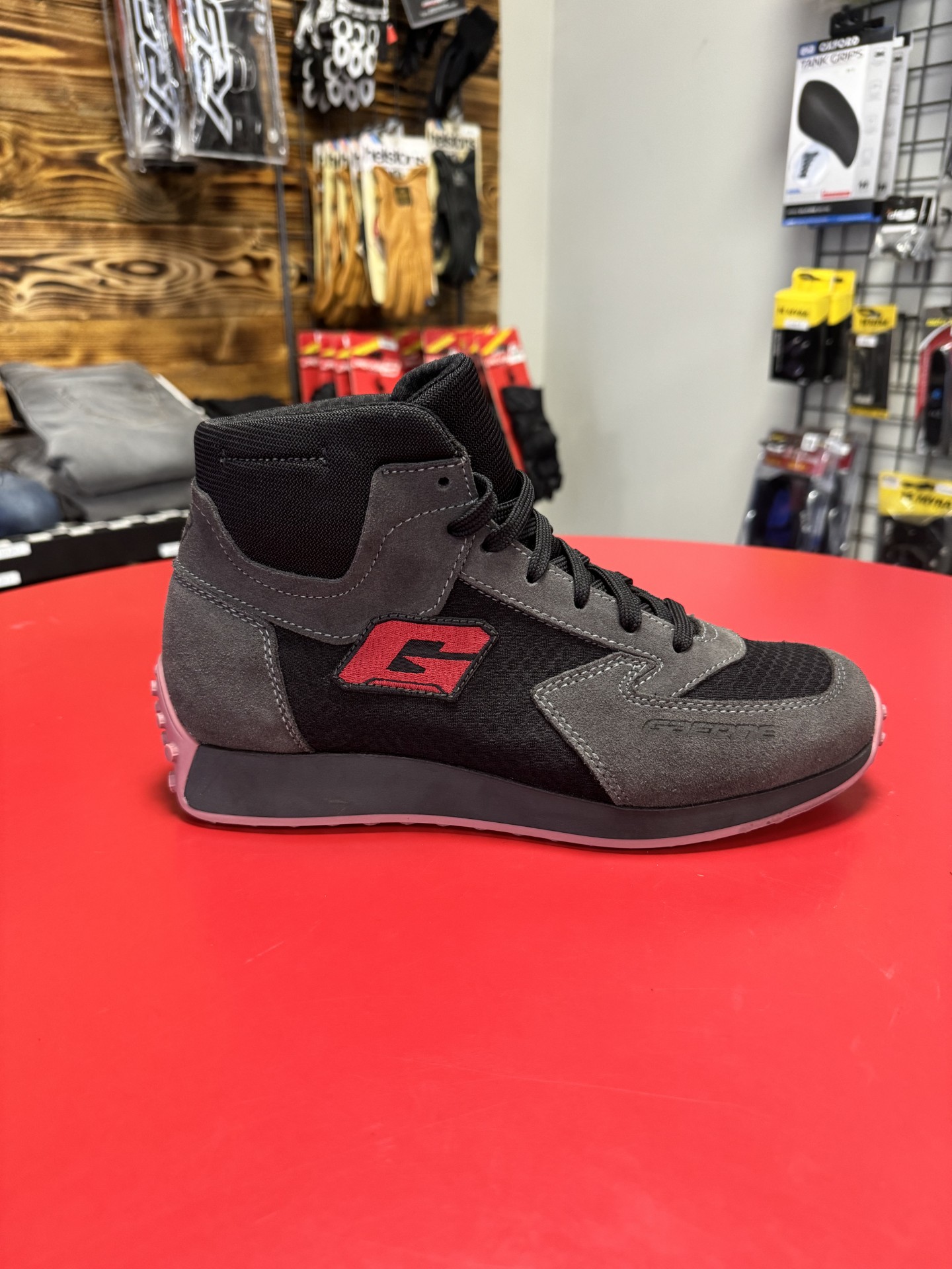 riders34magasinshopequipementmotomotardateleirmecaniquemontpellierheraultprixsoldepromo-chaussurebasketgaernegrueaquatechnoirgrisnewbalanceantiderapante
