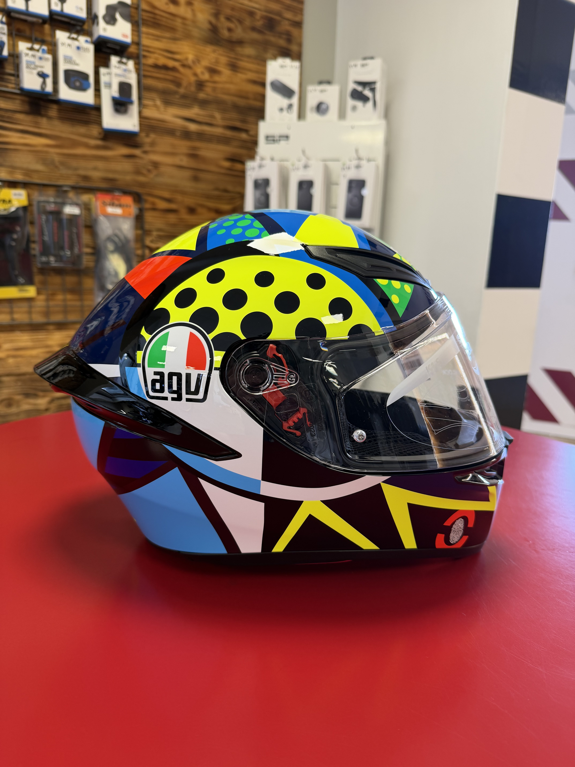 riders34magasinshopsiteventeequipementmotomotardmontpellierpascherpromosoldcasqueintegralagvk1srossiwintertest2020multicouleurfluoracingpistepistardmotogppinlockspoi (6)