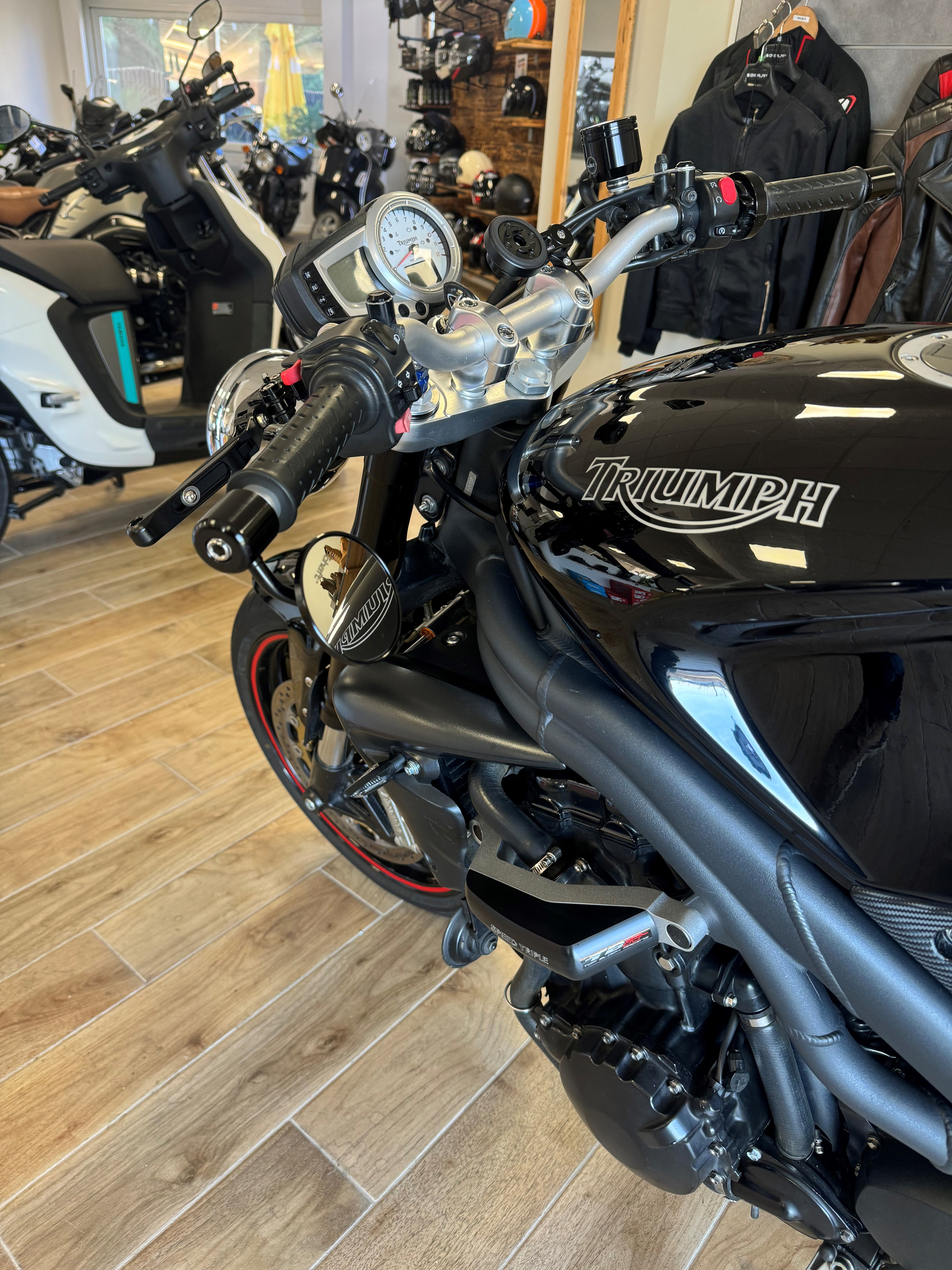 riders34equipementmotomotardbarvehiculemotooccasiondepotventeshopmagasinheraultmontpellieroccitaniesitewebconvivialitegarantiereviseateliermecaniquepromo triumph1050speedtriple6