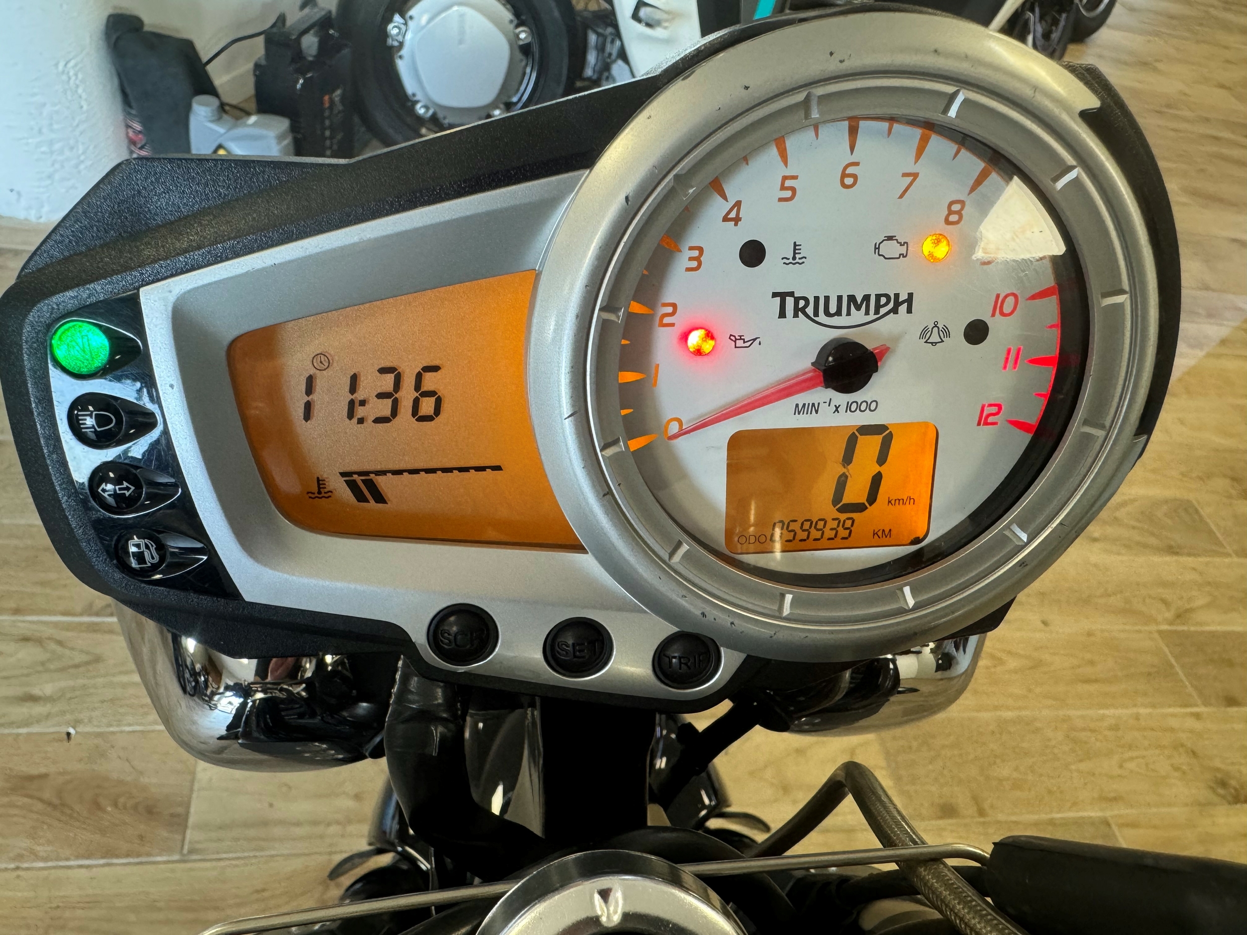 riders34equipementmotomotardbarvehiculemotooccasiondepotventeshopmagasinheraultmontpellieroccitaniesitewebconvivialitegarantiereviseateliermecaniquepromo triumph1050speedtriple8