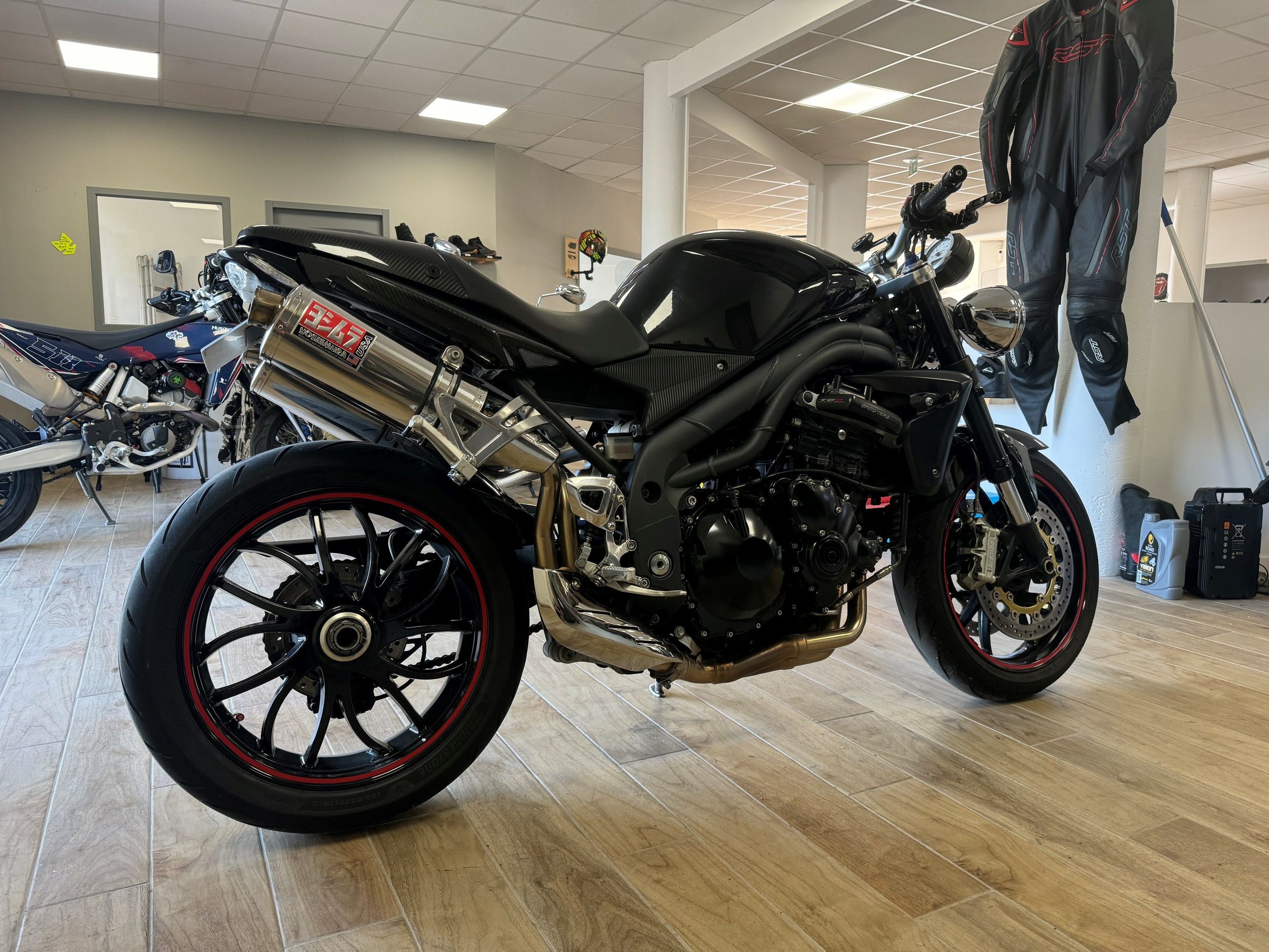 riders34equipementmotomotardbarvehiculemotooccasiondepotventeshopmagasinheraultmontpellieroccitaniesitewebconvivialitegarantiereviseateliermecaniquepromo triumph1050speedtriple2