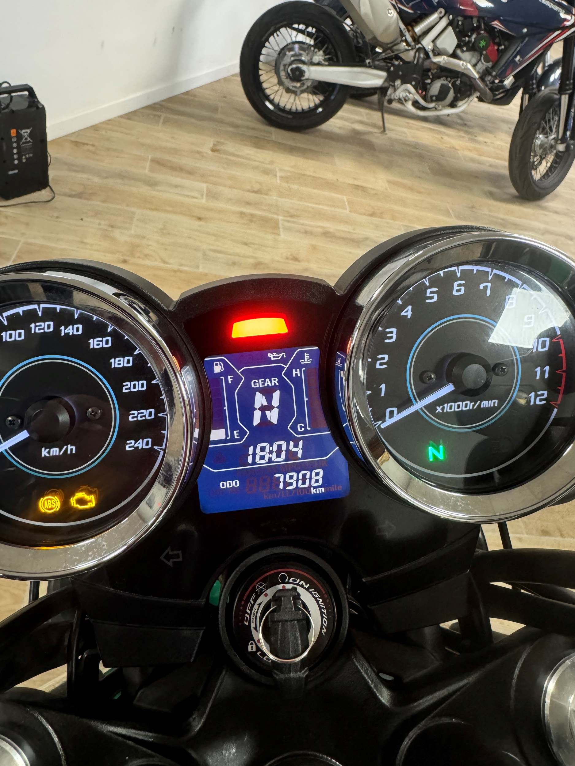 riders34equipementmotomotardbarvehiculemotooccasiondepotventeshopmagasinheraultmontpellieroccitaniesitewebconvivialitegarantiereviseateliermecaniquepromo kawasakiz650rs5
