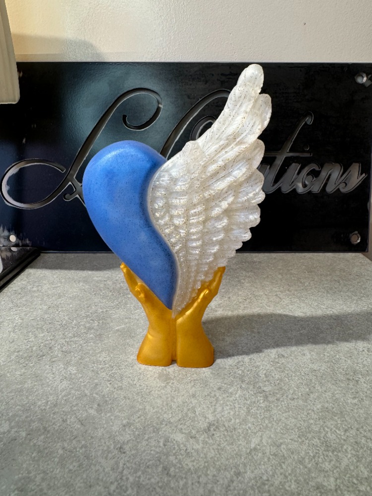 coeur aile sur mains bleu 1