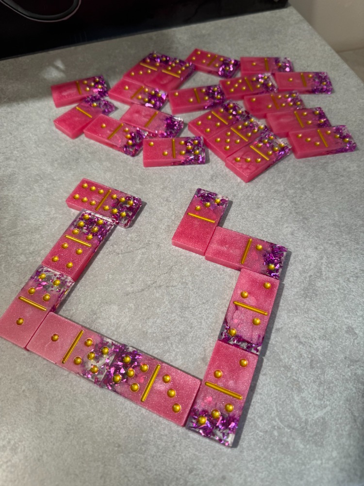 dominos rose 1 c