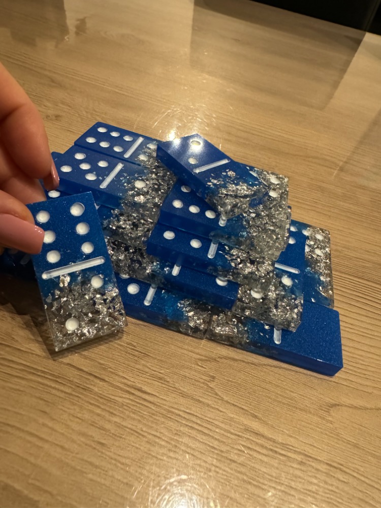 Dominos bleu argenté 1 b