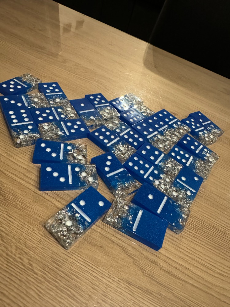 Dominos bleu argenté 1 c