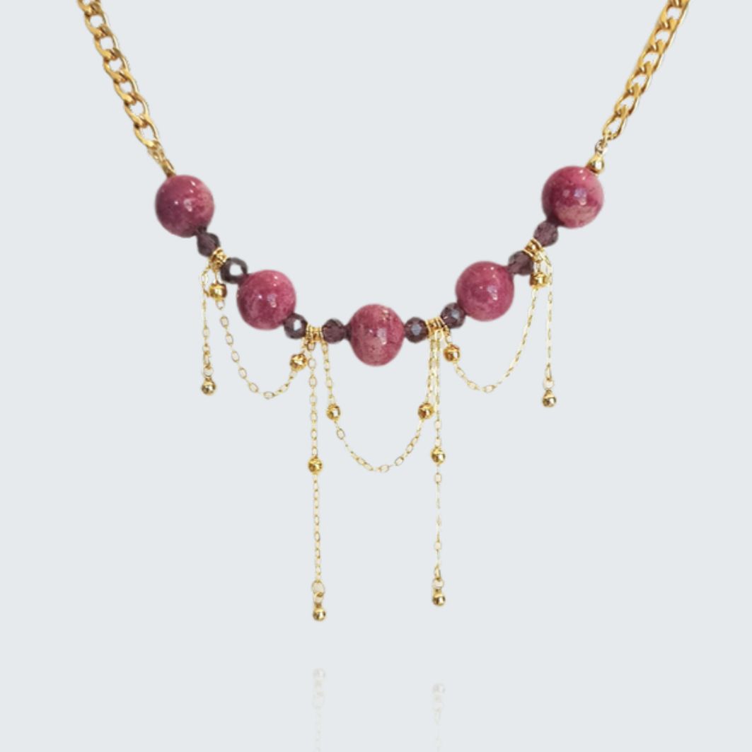Collier Alya perles en béton roses et acier inoxydable chaînetttes pendantes