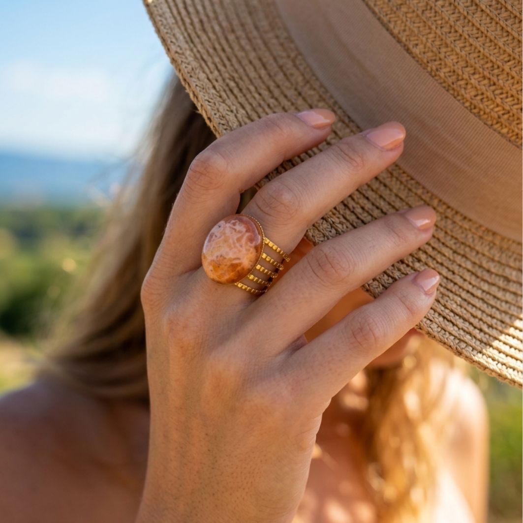 bague orange portée