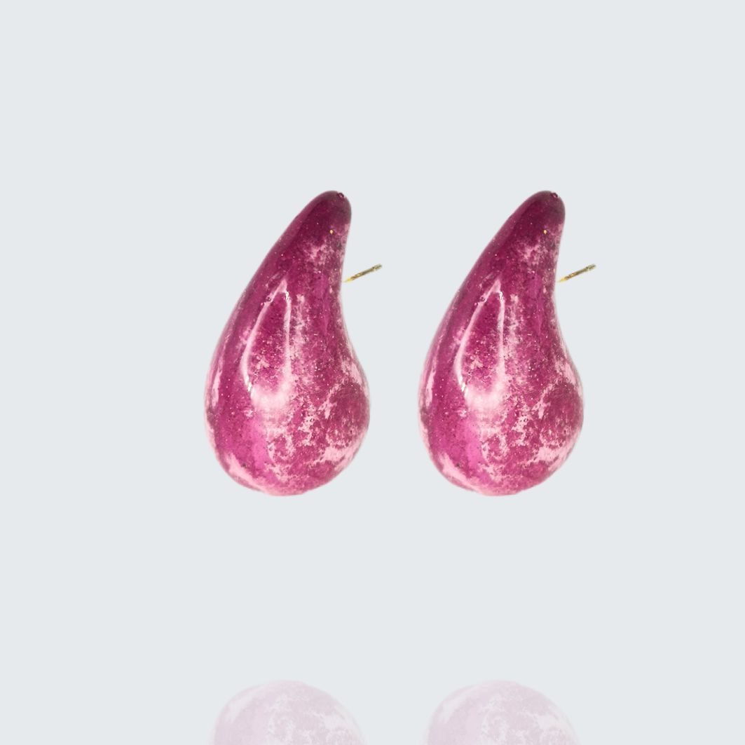 boucles doreilles gouttes incurvées magenta marque cala rossa bijoux béton