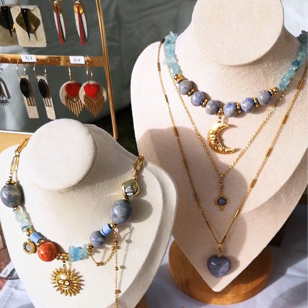 assemblage collier lune, collier stormy et collier coeur bleu gris