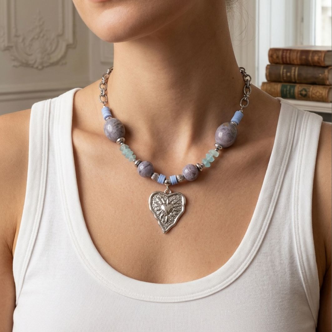 collier acier inoxydable argent coeur et perles bleues en béton