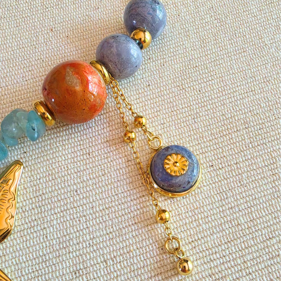 détail collier Envol asymétrique