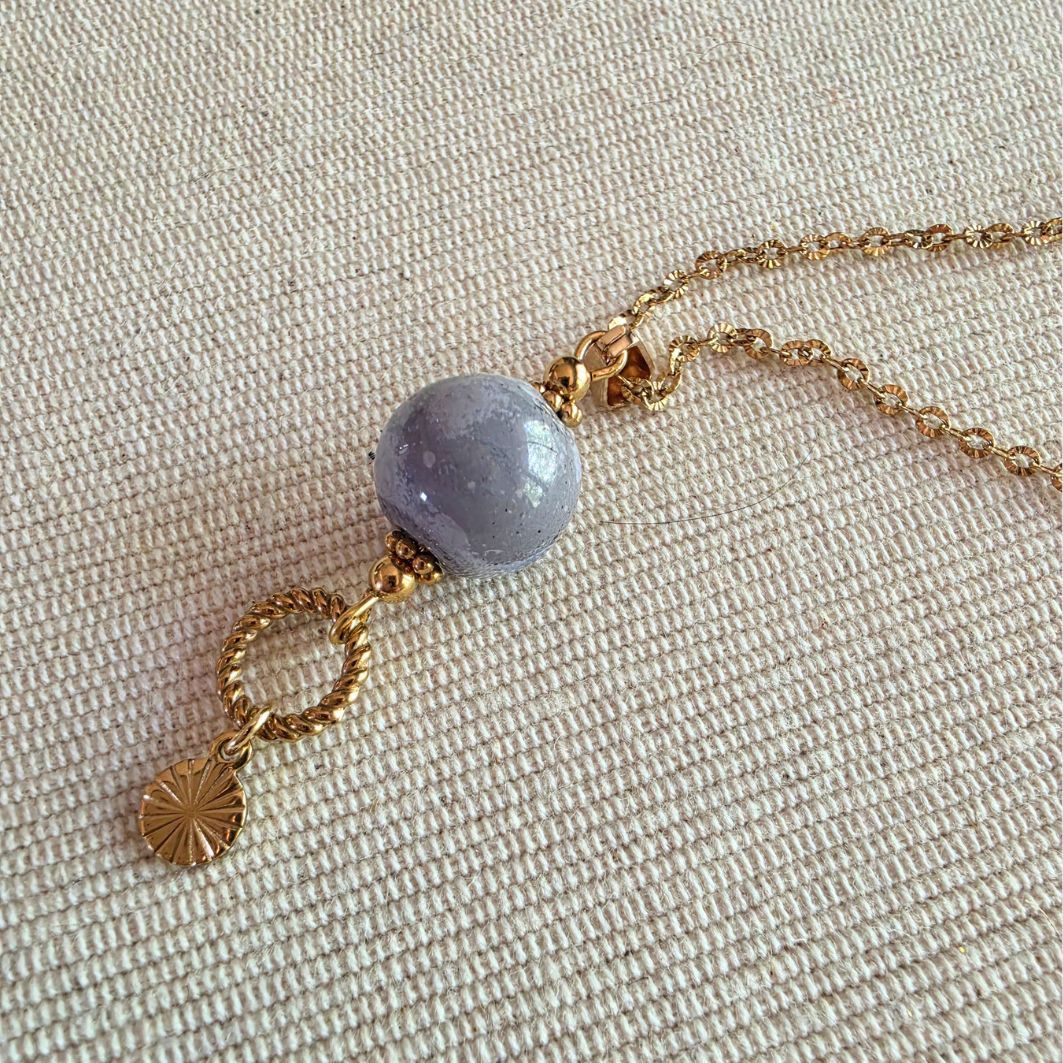 collier évasion détail pendentif
