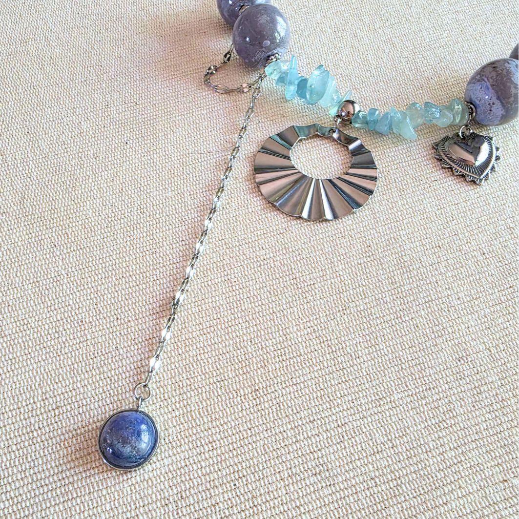 détails collier embruns