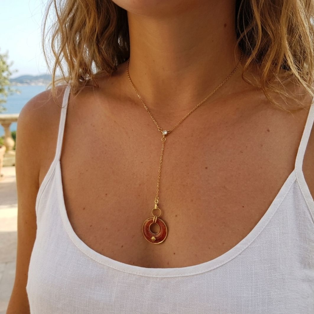 collier en y crépuscule pendenti en béton orange serti d un coquillage