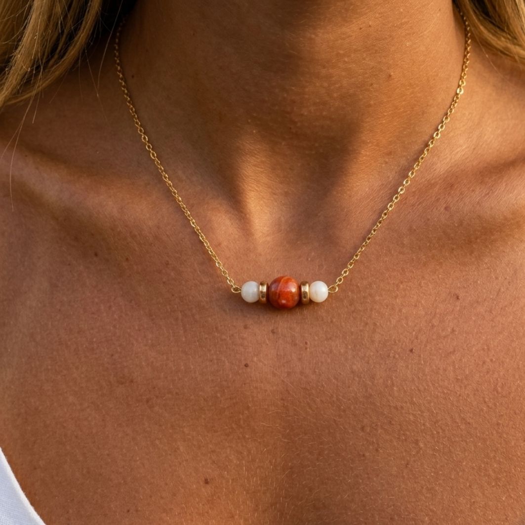 collier poésie dété, acier inoxydable et béton marbré orange