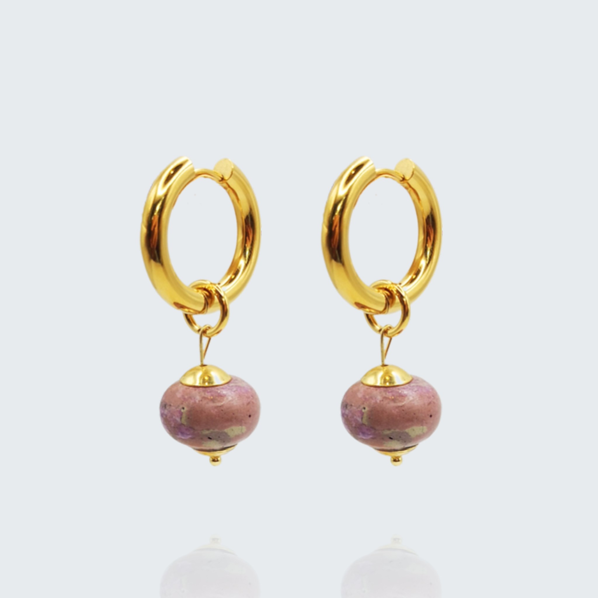 Boucles doreilles Apolline créole acier inoxydable et perle en béton violine