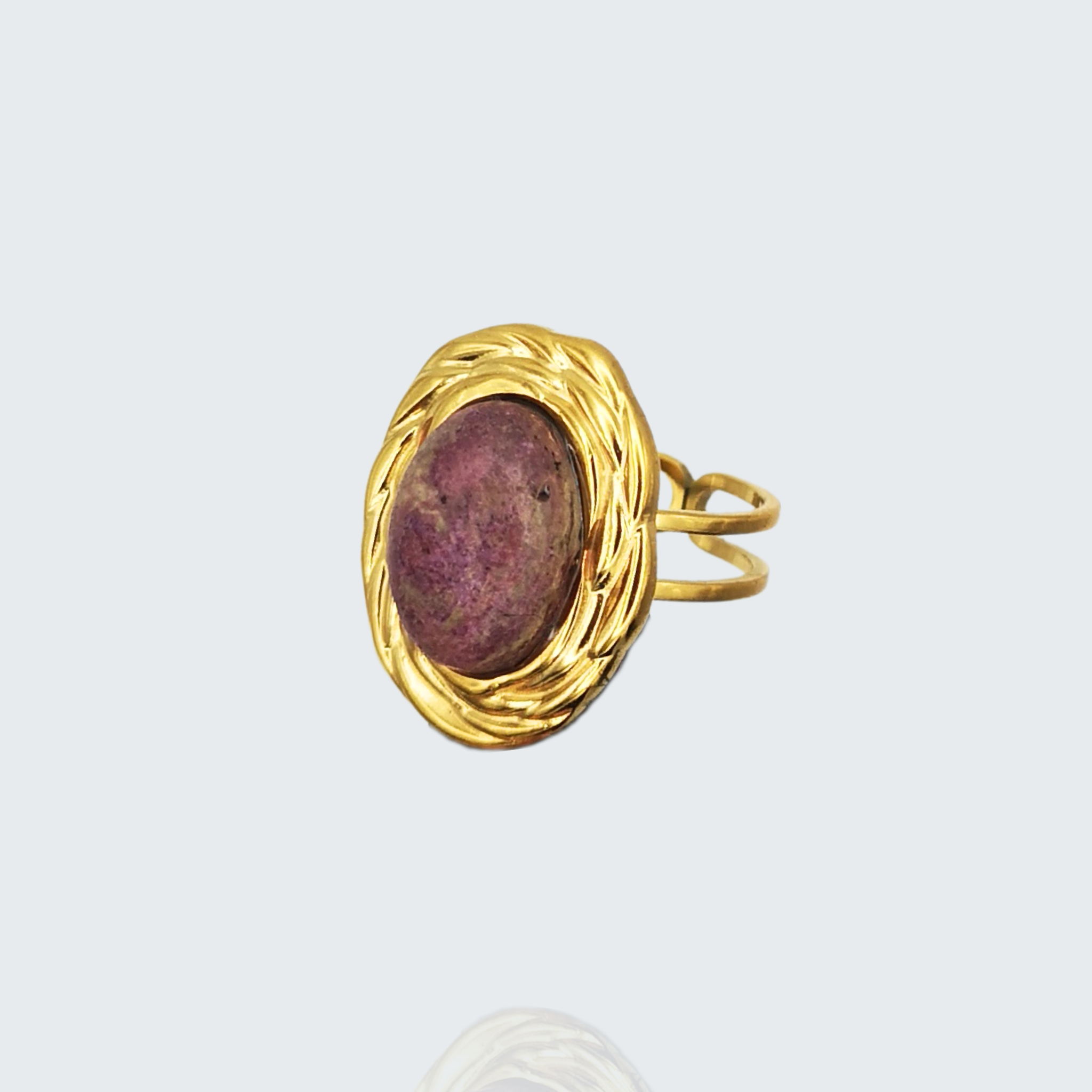 Bague pénélope montureen acier inoxydable doré et cabochon en béton violine