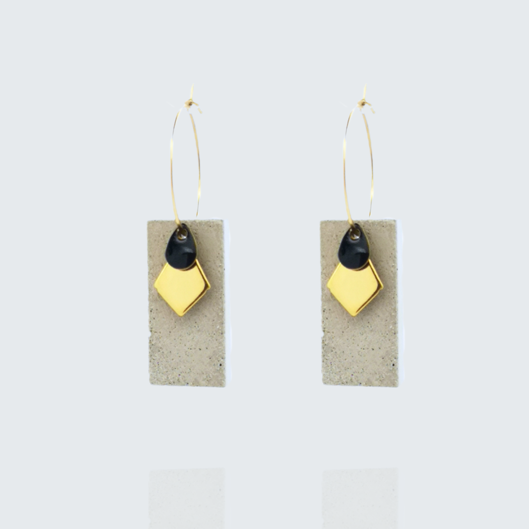 boucles doreilles Kenza en béton acier inoxydable et résine noire