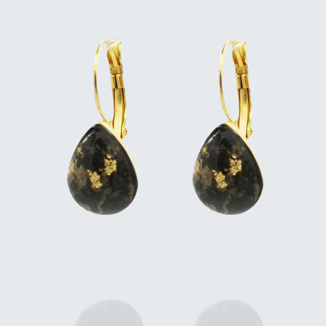 dormeuses gouttes en acier inoxydable et béton marbré noir avec incrustation de feuilles dor pour femme