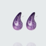 boucles d oreilles gouttes invurvées violet en béton marque cala rossa bijoux en béton