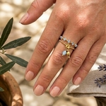 bague étoile bleu ciel portée