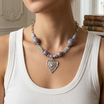 collier acier inoxydable argent coeur et perles bleues en béton