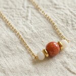 collier poésie dété détail perle en béton
