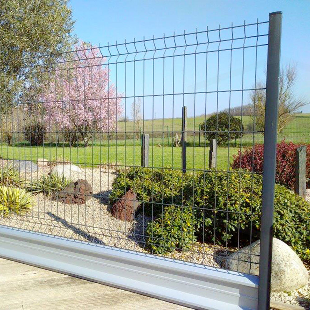 soubassement aluminium pour panneau rigide de cloture anodise situation2